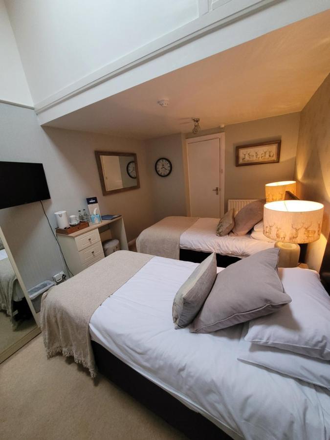 The Blue Bell Inn Weaverthorpe Exteriér fotografie