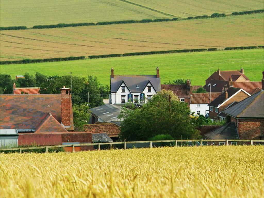 The Blue Bell Inn Weaverthorpe Exteriér fotografie
